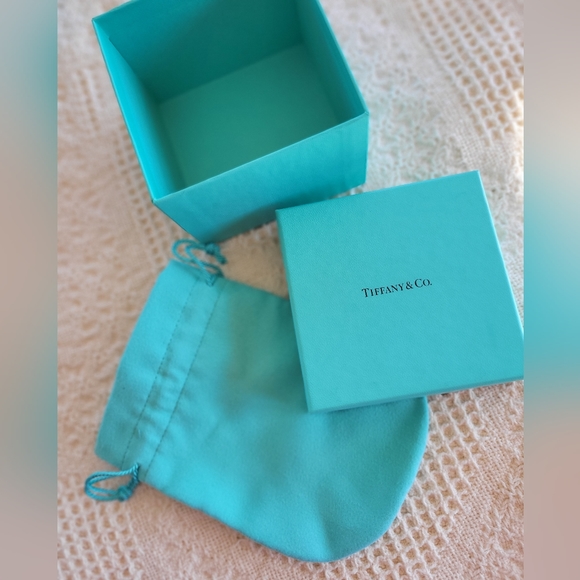 💙 Tiffany Authentic Packaging Bundle 💙 Medium Box & Pouch 4" x 4" x 3" - Picture 7 of 9